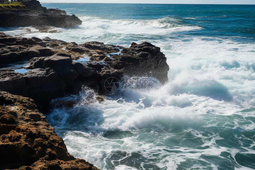 海洋中的岩石和岛屿图片