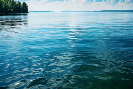 清澈美丽的湖泊图片