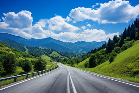 公路沥青山脉间的一条公路背景