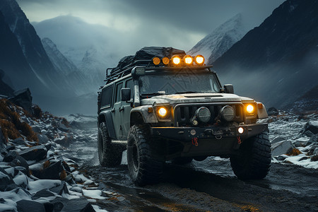 雪山岩石汽车的雪山之旅设计图片