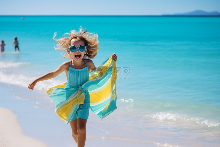 海边的快乐女孩图片