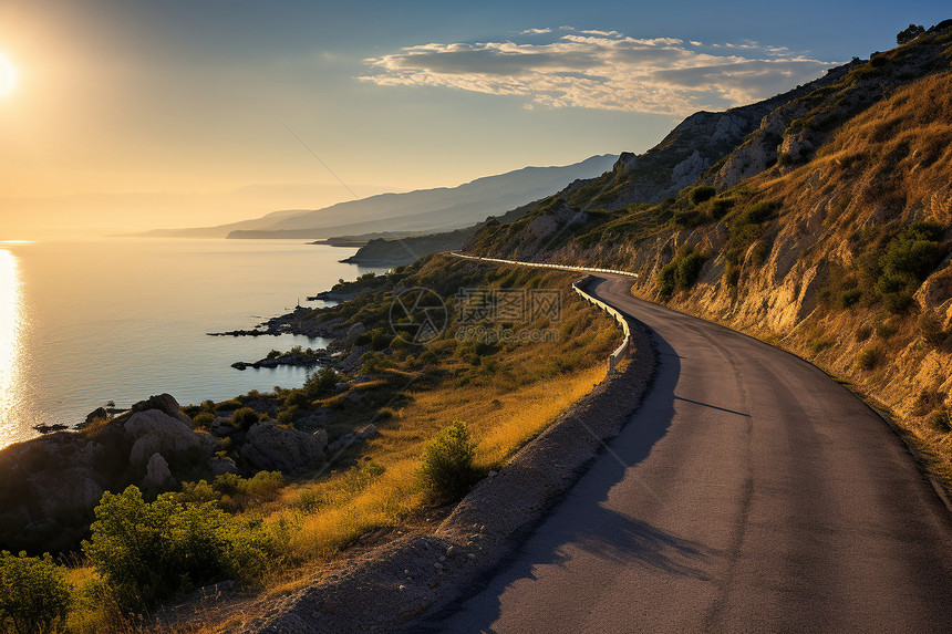 海边山丘上的道路图片