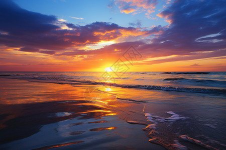 夏季美丽的海边日出景观图片