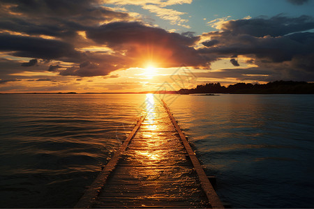 海绵日出夕阳时海面上的木桥背景