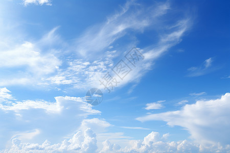 仰望蓝天和白云背景图片