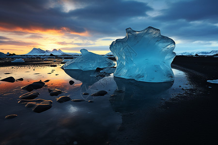 黄昏的冰川海滩图片