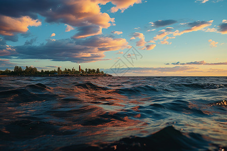 夕阳下的湖面风景背景图片