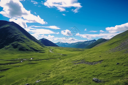 空旷的大山图片