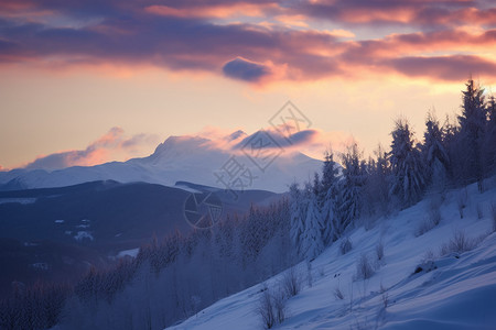 冬日雪山的风景图片