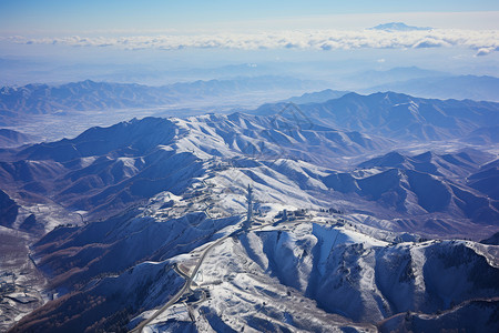 蓝天相映蓝天白云山水相映背景