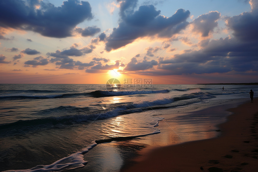 夕阳余晖下的海洋图片