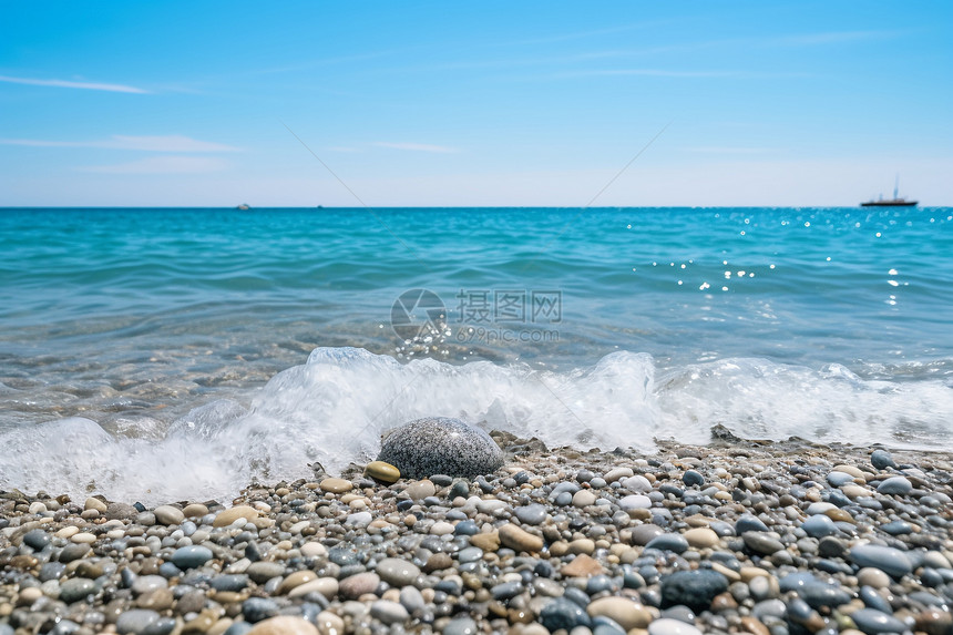 蔚蓝海水的度假海岸图片