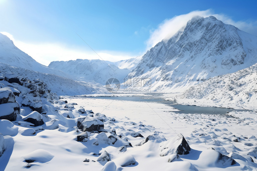 白雪覆盖的山川湖泊图片