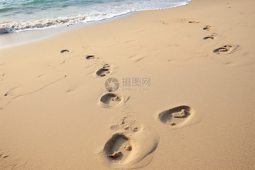 沙滩上的足迹图片