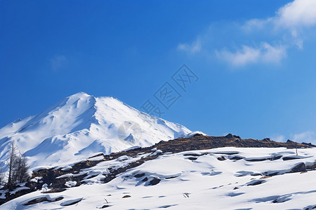冬季山脉上的冰雪风景图片