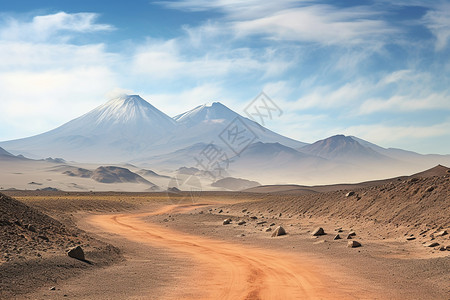 荒漠中的山脉图片