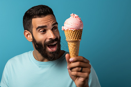男子拿着冰淇淋甜筒高清图片