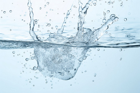 气泡透明水面上飞溅的水滴设计图片