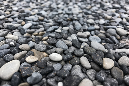 河滩上的鹅卵石图片