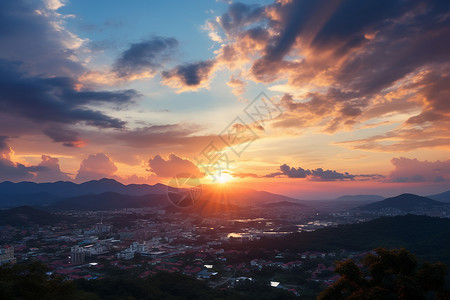 夏季日落天空的美丽景观背景图片