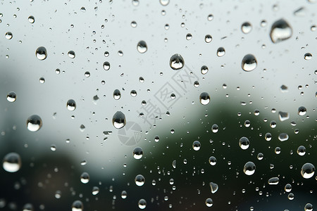 雨中朦胧玻璃上的雨滴特写镜头设计图片