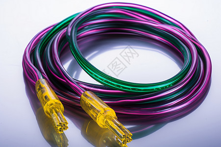 炫酷发光的互联网光纤电缆图片