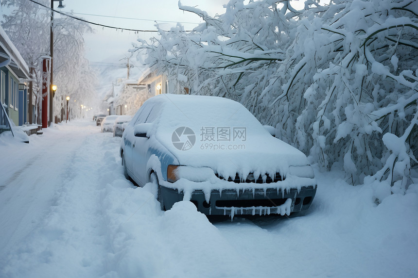 冬日雪地里的汽车图片