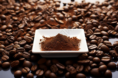 新鲜的咖啡研磨咖啡豆高清图片