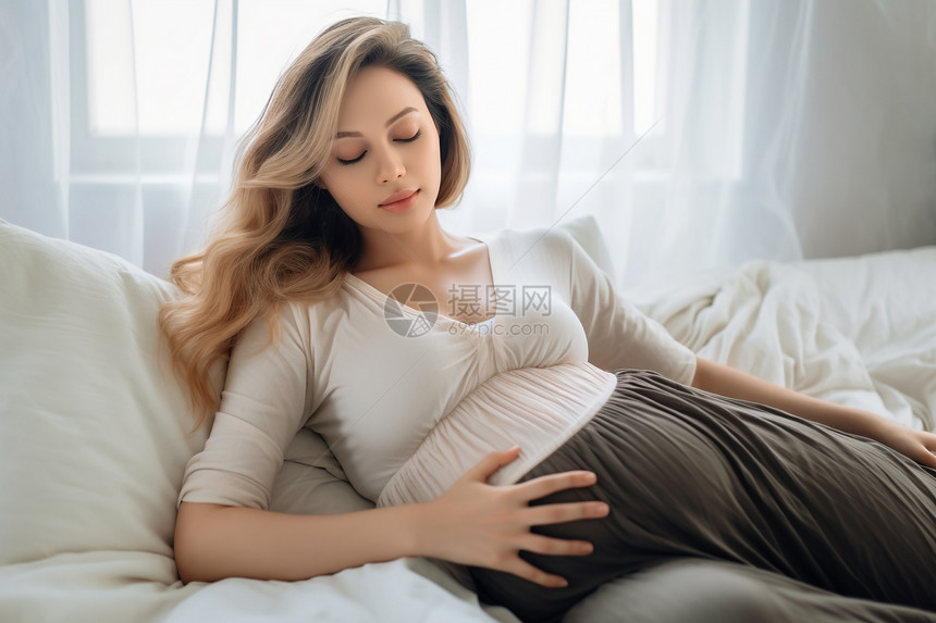 孕妇恬静入眠图片