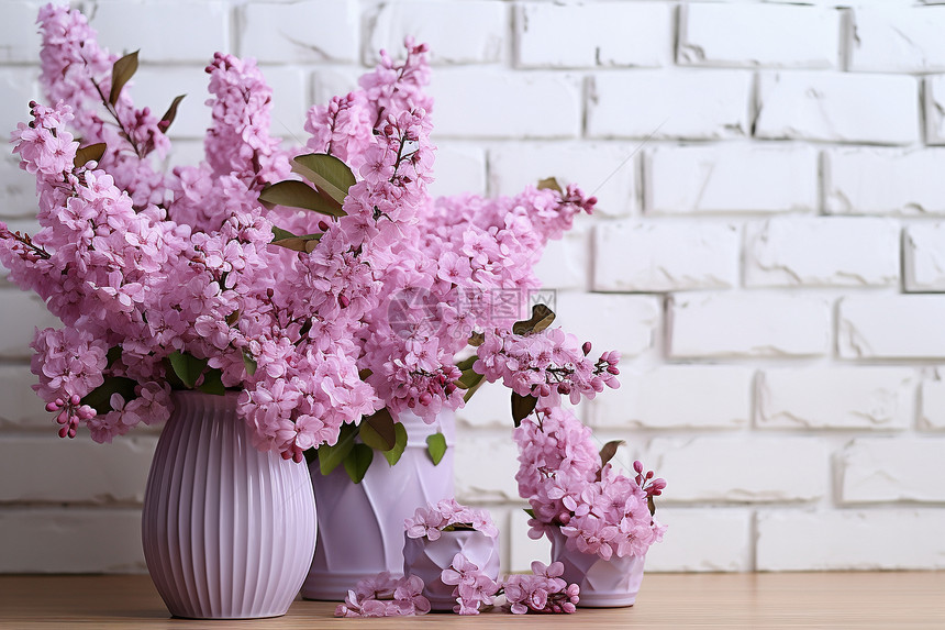 花瓶里的粉色花束图片