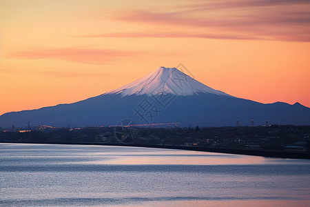日落下的富士山图片