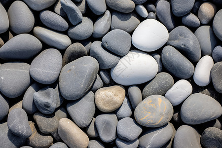 河岸上的鹅卵石背景图片
