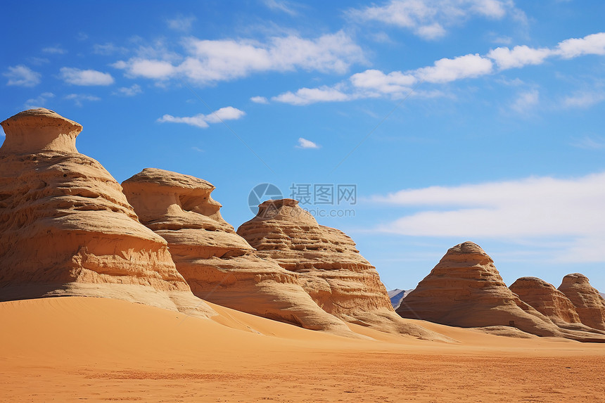 沙漠中的岩石图片