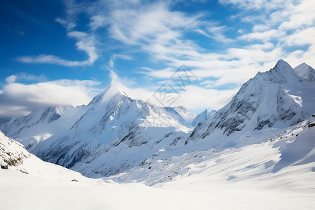 白雪皑皑群山图片