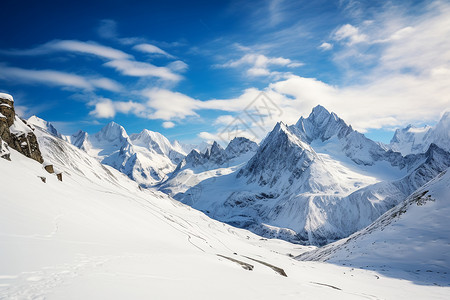 巍峨的雪山背景图片