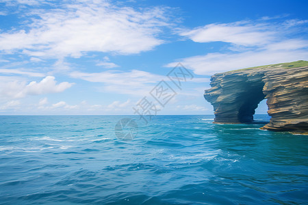 海上的岩石图片