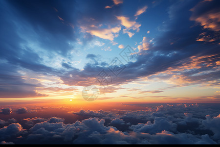 夕阳下的云彩图片