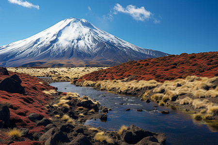 远处的山峰背景图片