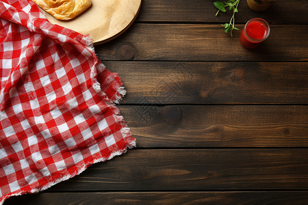 红桌布餐桌上的红格子桌布背景
