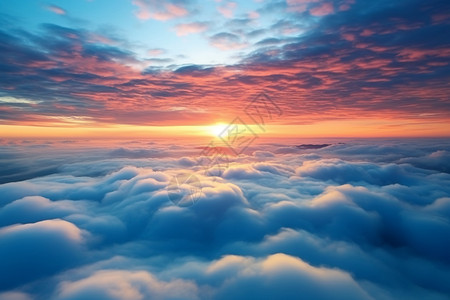 夕阳照射下的云海背景图片