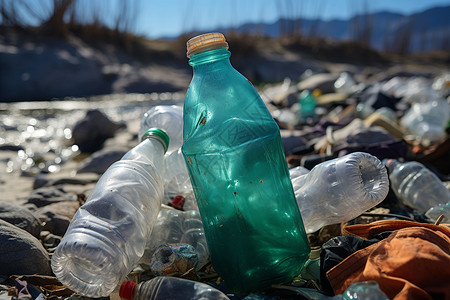 海滩上的塑料垃圾高清图片