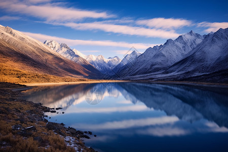 西藏的雪山山脉背景图片
