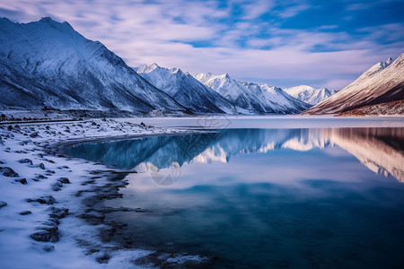 高清雪粒素材西藏雪山下的湖泊背景