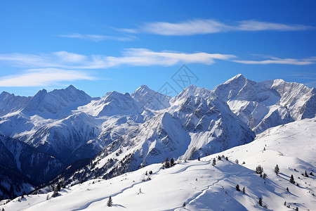 冬季寒冷雪山的美丽景观高清图片