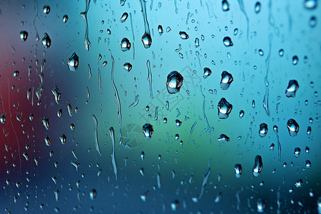 雨后窗户滚落的雨滴图片