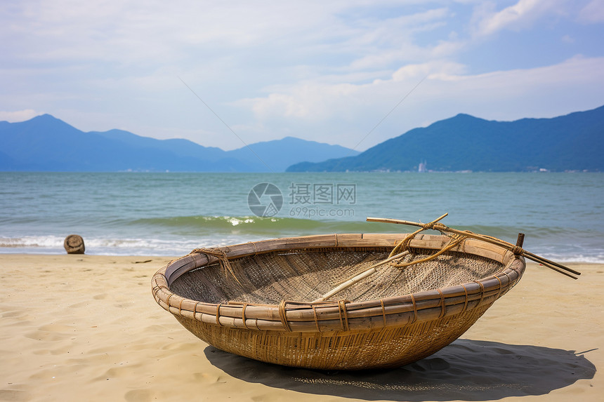 沙滩上的木船船只图片