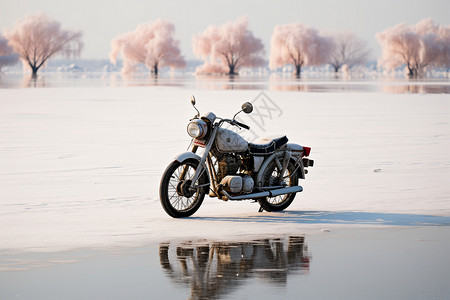 冰湖上的摩托车图片