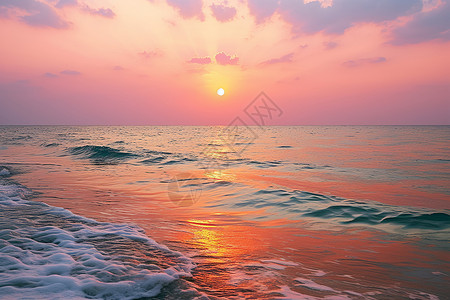 夕阳下的海洋波浪图片