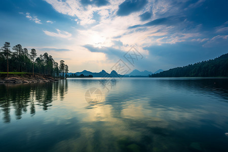 湖光山色中的自然奇观图片