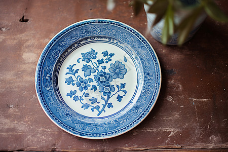 青花瓷盘子花瓶与蓝白瓷盘背景